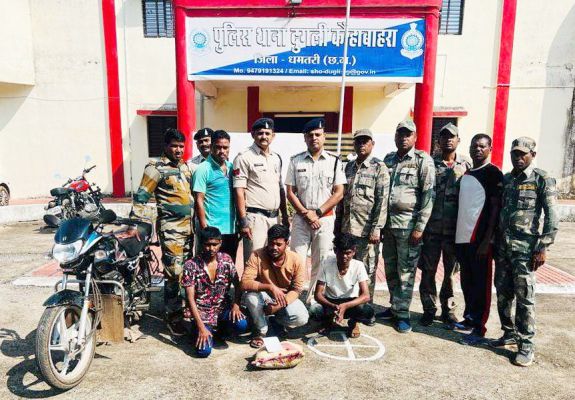 बाइक से गांजा लेकर आ रहे 3 युवक बंदी