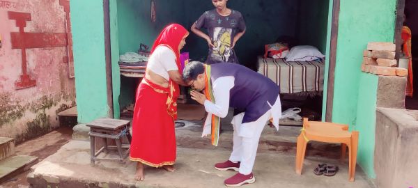  दिवाली का तोहफा दे विधायक विनय दे रहे शुभकामना