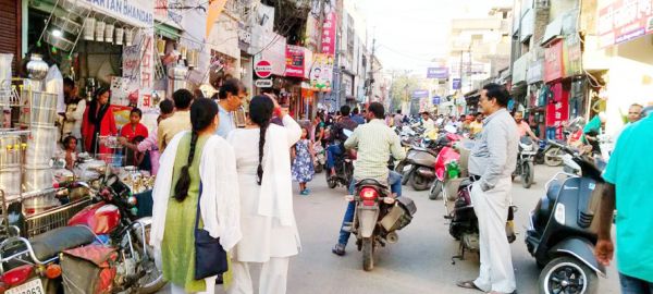 धनतेरस पर गुलजार रहा बाजार, करोड़ों का कारोबार