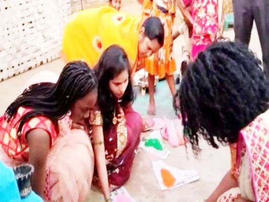 अफ्रीका-जिम्बाब्वे की छात्राओं ने सारंगढ़ में मनाई दीवाली