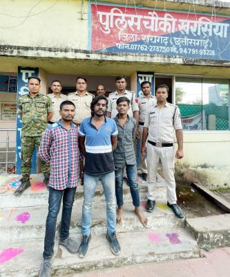 दिवाली मिलन के बाद घर लौट रहे कारोबारी से लूट, तीन गिरफ्तार