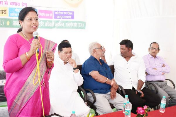 स्वस्थ एवं दीर्घायु रहने के लिए आयुर्वेद को अपनाएं - देशमुख