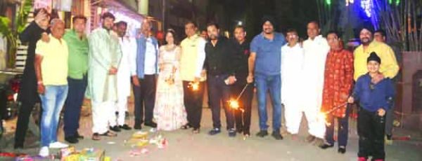 बृजमोहन, ललित के घर पहुंचे, दीवाली की बधाई