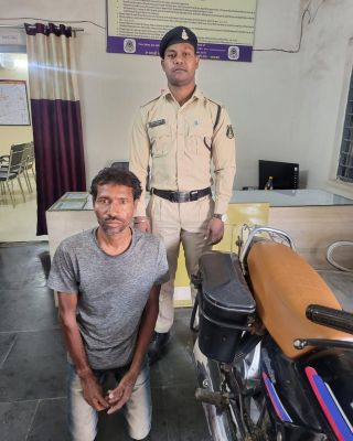 मोटर सायकल चोर गिरफ्तार, एक बाइक बरामद