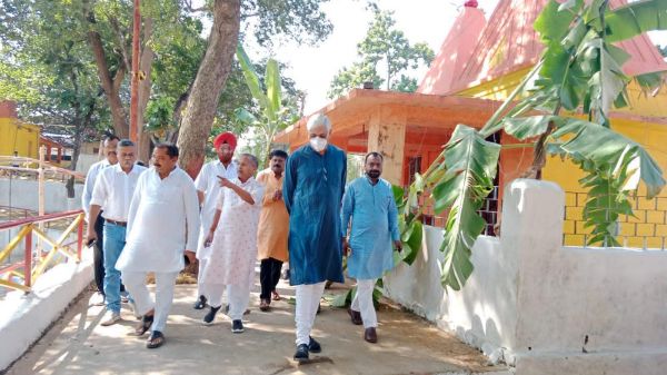 स्वास्थ्य मंत्री पंहुचे छठ घाट, तैयारियों का जायजा लिया