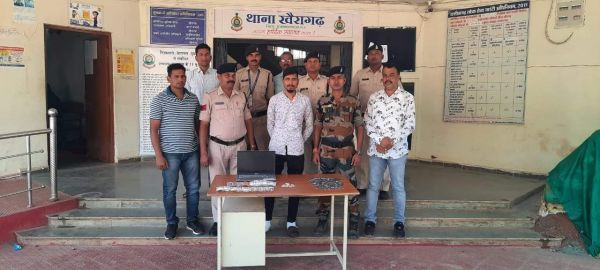 किराना-कम्प्यूटर दुकान में चोरी, पकड़ाया नगदी समेत लैपटॉप बरामद
