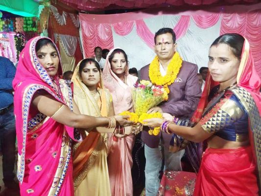 माँ लक्ष्मी पूजा में शामिल हुए नए जिलाध्यक्ष शिवचरण