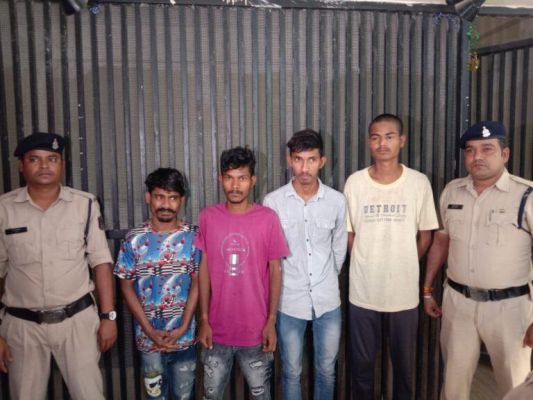 किराना दुकान में लाखों की चोरी,चार गिरफ्तार