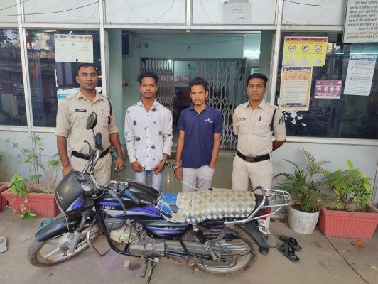 चोरी की मोटर सायकल के साथ 2 आरोपी गिरफ्तार