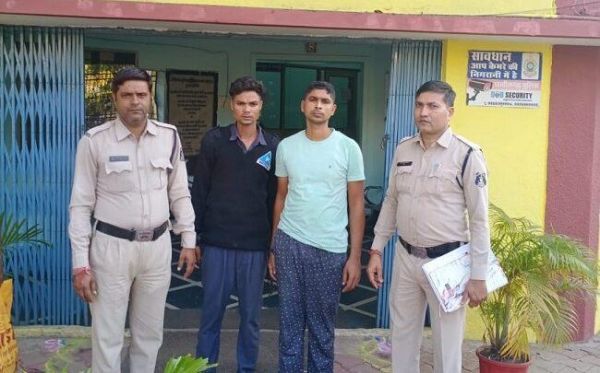 डी मार्ट से कपड़ा ड्राई फूड चोरी 2 गिरफ्तार