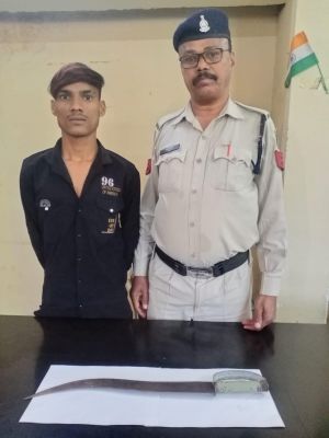 शराब पीने के लिए तलवार से मारा घायल, आरोपी  गिरफ्तार