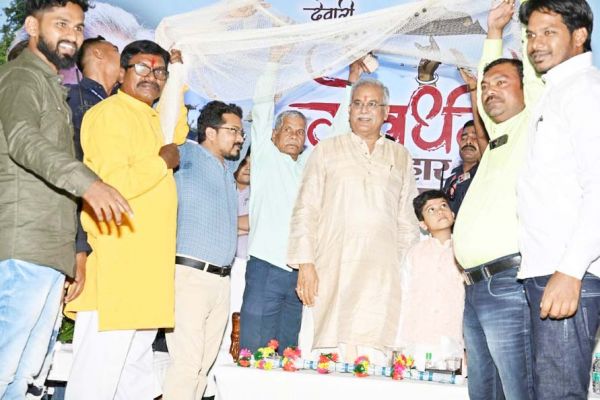सीएम को जाल भेंट कर दी दिवाली की बधाई
