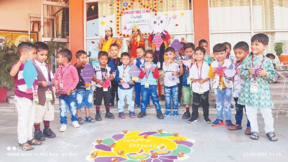 संस्कार स्कूल के बच्चों ने किया दिवाली सेलिब्रेट, बच्चों ने सजाए दीप और जाना दिवाली पर्व का महत्व
