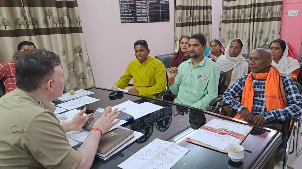 एक ही परिवार के तीन सदस्य बेच रहे अवैध शराब