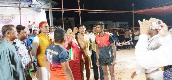 कबड्डी प्रतियोगिता के समापन, पहुंचीं सिहावा विधायक 