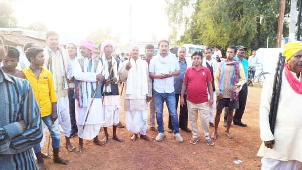 गोवर्धन पूजा में शामिल हुए समाज प्रमुख और जनप्रतिनिधि 