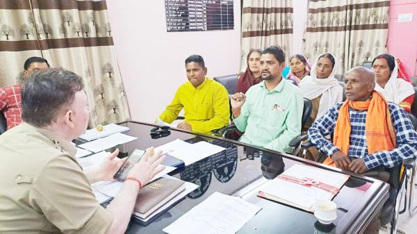एक ही परिवार के तीन सदस्य बेच रहे अवैध शराब