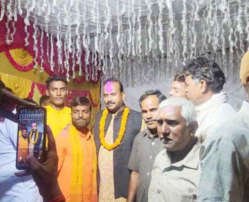 माता लक्ष्मी की पूजा कर  मनाई दीपावली 