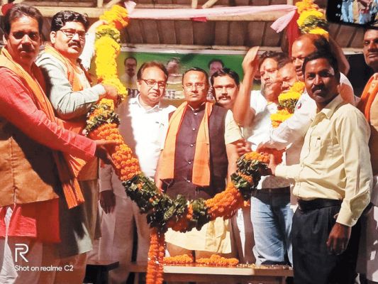सारंगढ़ में भाजपा जिलाध्यक्ष का भव्य स्वागत  कार्यकर्ता चुनाव के लिए तैयार हो जाए-सुभाष