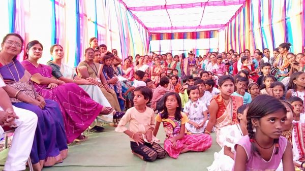  धम्मचक्र प्रवर्तन दिवस पर सावित्री आई फाउंडेशन का रंगारंग आयोजन 