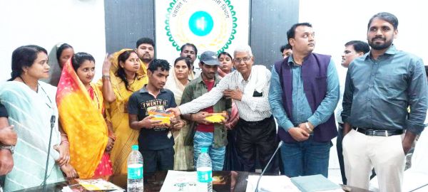 स्मार्टफोन बनेगी दृष्टिहीन छात्रों की रोशनी