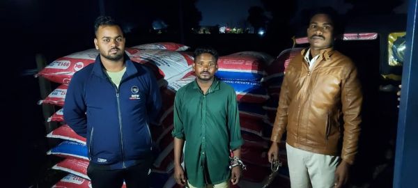 50 बोरी फिश सीड चुराने वाले दो युवक गिरफ्तार