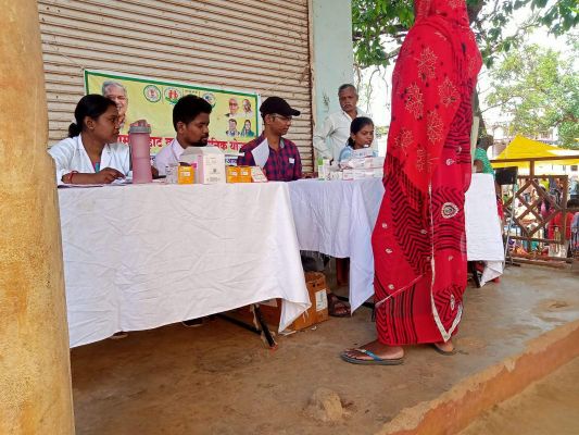 हाट बाजार क्लीनिक  से बाजार में उपचार