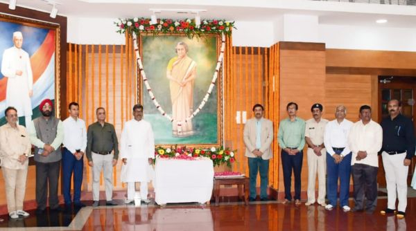 बघेल और महंत ने पटेल-इंदिरा को याद किया, तो उइके और भाजपा ने सरदार को