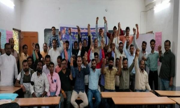 नियमितीकरण के लिए जानकारी भेजने आनाकानी कर रहे कई विभाग, सीएम से मिलेंगे संविदा कर्मी