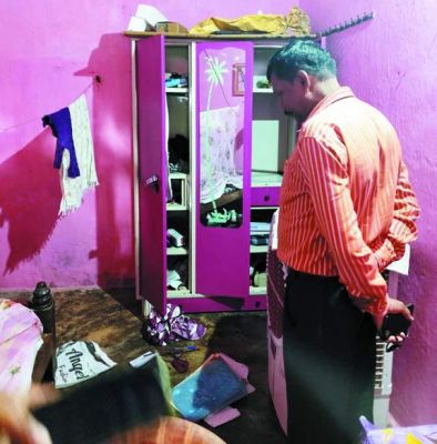 सूने मकान से लाखों की चोरी, किराएदार की भी आलमारी तोडक़र चोरी