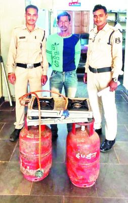 पीएचसी की नर्स के घर चोरी, एक गिरफ्तार, एक फरार  