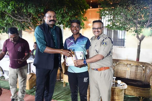  पुलिस स्मृति दिवस -डीआईजी-एसपी ने प्रतिभागियों का किया सम्मान