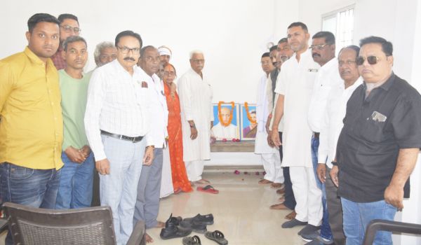 कांग्रेसियों ने इंदिरा व पटेल को किया याद