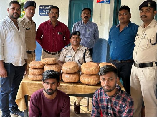 एसी कोच में फिर पकड़ाए दो तस्कर, ढाई लाख का गांजा जब्त