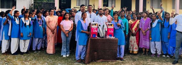 स्वास्थ्य मंत्री के जन्मदिन पर बालिकाओं का विशेष संकल्प