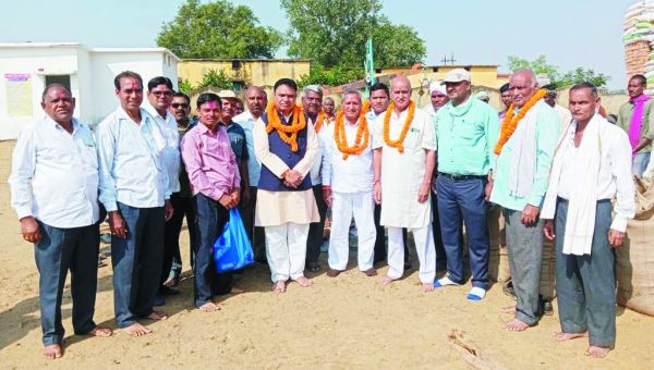 पूर्व विधायक ने किया धान खरीदी का शुभारंभ