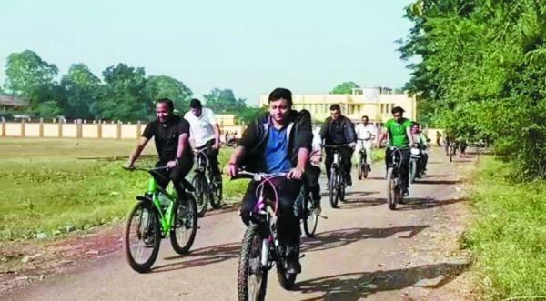 कलेक्टर-एसएसपी साइकिल से किया नगर भ्रमण,निर्माण कार्यों का लिया जायजा