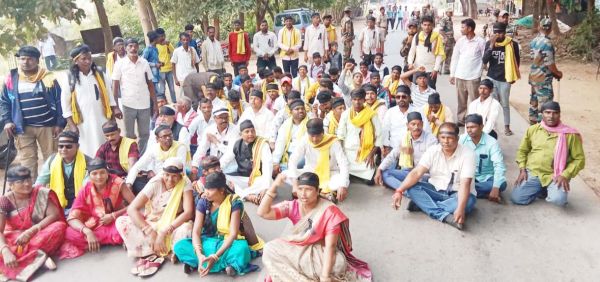आरक्षण कटौती, राज्योत्सव-आदिवासी नृत्य का विरोध