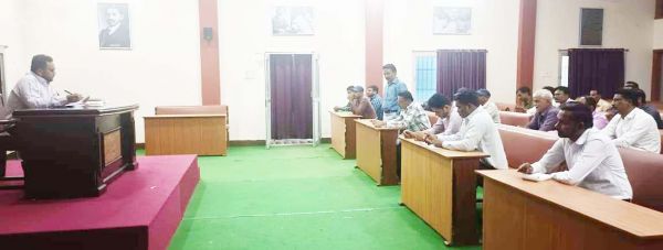 राजस्व वसूली में लापरवाही बरती तो रुकेगी वेतन वृद्धि-आयुक्त