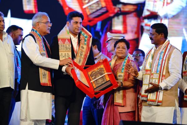 33 अलंकरणों से सम्मानित हुई 41 विभूतियां
