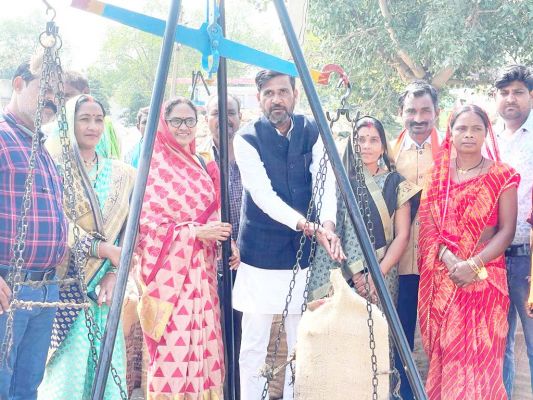 सिमगा के कई गांवों में जिपं अध्यक्ष ने किया धान खरीदी का शुभारंभ