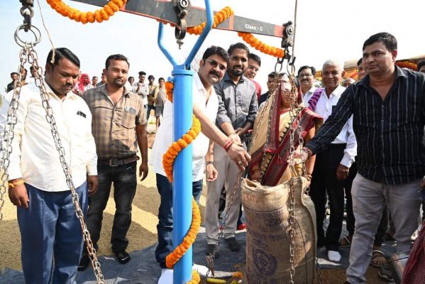 कोड़ातराई में विधायक ने धान तौलाई करा खरीदी का किया शुभारंभ