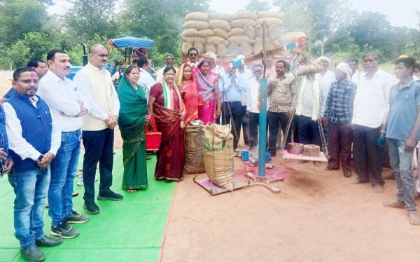विधायक ने किया धान उपार्जन केन्द्रों का शुभारंभ