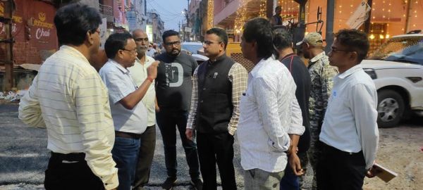 सडक़ों की मरम्मत शुरू,  कलेक्टर ने किया निरीक्षण