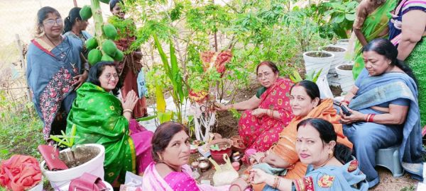 मातृ शक्ति ने की पूजा-अर्चना