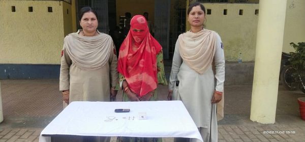 दीपावली की सफाई कर रही महिला मोबाइल-जेवर ले भागी, जेल गई