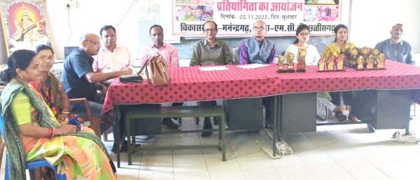 कबाड़ से जुगाड़,  एफएलएन-टीएलएम स्पर्धा आयोजित