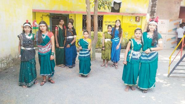 राज्य स्थापना दिवस पर स्कूल में कई कार्यक्रम