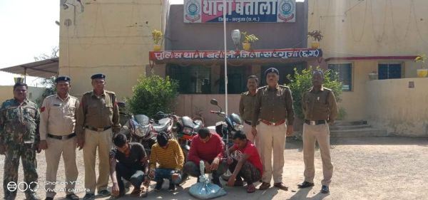 नशीली कफ सिरप संग 4 गिरफ्तार