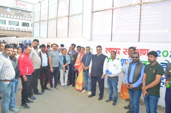 दीवार पेंटिंग से नगर को स्वच्छ बनाए रखने का दिया संदेश